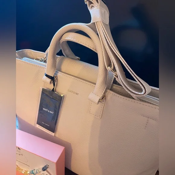 MATT & NAT Elegant & Spacious White Laptop Bag NWT + $20 USD Value Gift - Picture 13 of 16